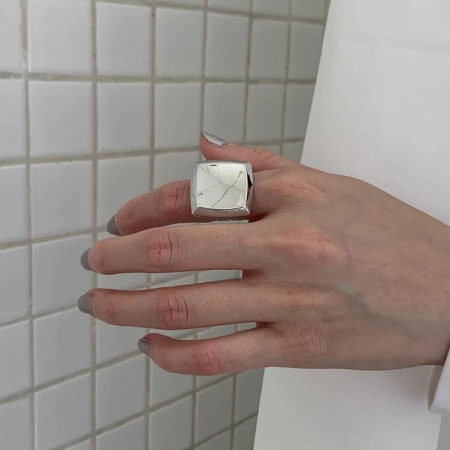 

Korean version exaggerated metal glossy ring cold wind versatile square open ring