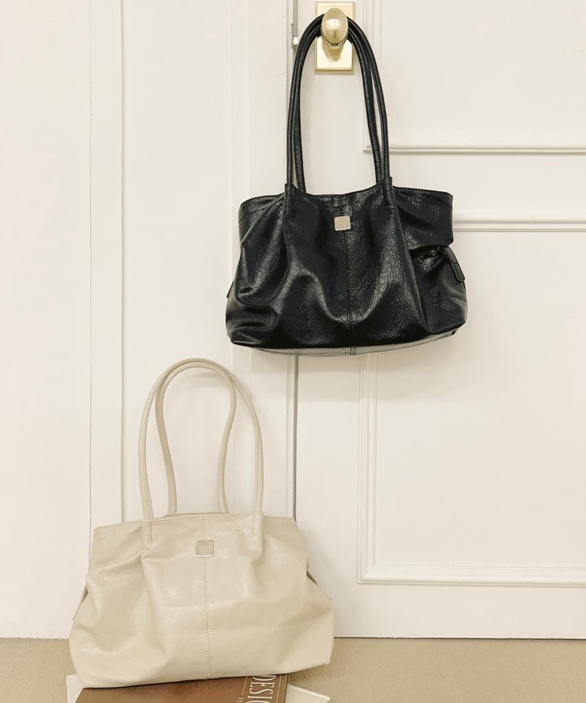 Phoenix Origin Cracked Shirring Shoulder Bag - Black