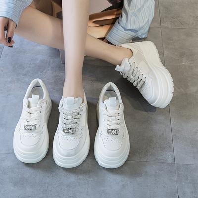 Lente en Herfst nieuwe Koreaanse versie van dikke zolen verhogende kleine witte schoenen dames lederen vetersluiting voeten klein casual veelzijdige muffin schoenen