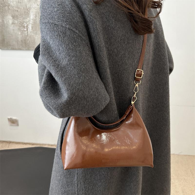 Textured Oil Wax Leather Solid Color 2025 New Winter Retro Casual Large Capacity Single Shoulder Underarm Crossbody Underarm Women's Bag