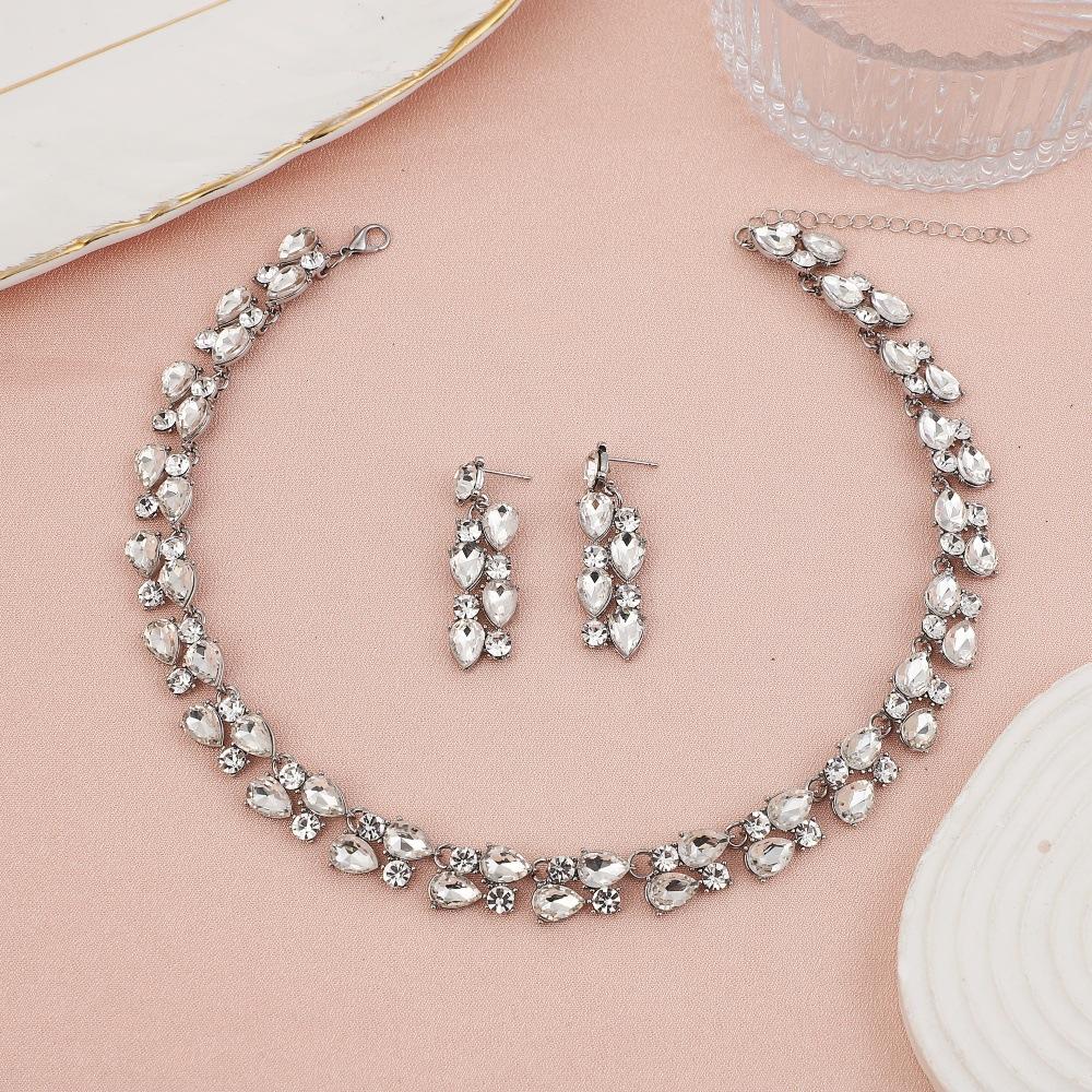 

Necklace, earrings set, flower shape, fashionable and versatile, suitable for wedding party dresses and banquets