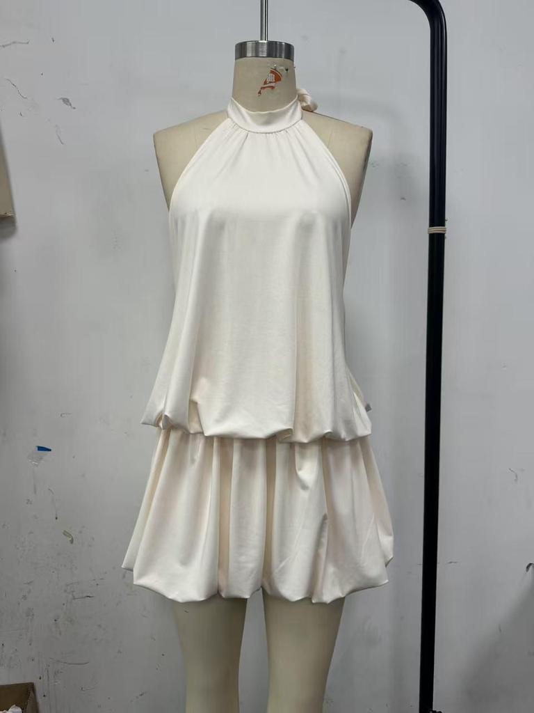 Scharfes Mädchen Neckholder Crop Top mit Rückenschnürung & Flauschiges kurzes Rock Set