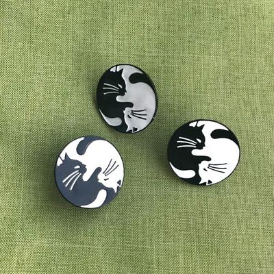 Simpatico gatto smaltato spilla rotonda spilla distintivo vestiti cappello zaino arredamento gioielli unisex