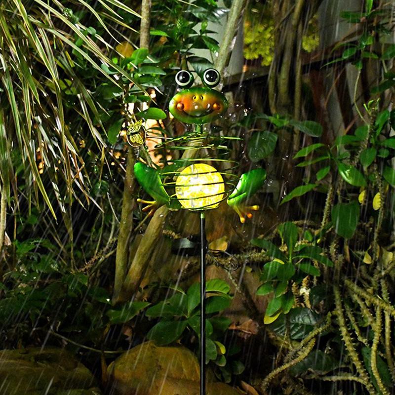 Solar LED Frog Animal Garden Lights Outdoor Waterproof Metal Stake Lawn Lights for Yard Park Villa Pathway Landscape Decoration