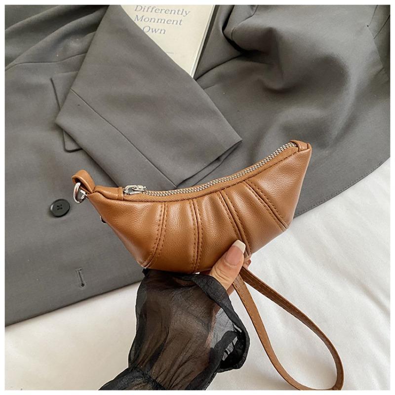 

Simple and lightweight, the new summer croissant bag has a popular and beautiful shape, and the casual portable neck shoulder bag. коричневий