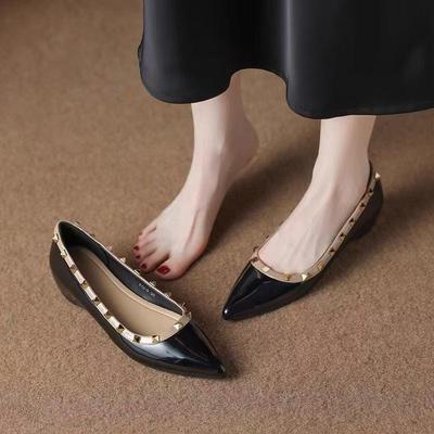 Mode Nouvelles Chaussures Plates à Bout Pointu à Rivets Printemps pour Femmes Bouche Peu Profonde Intérieur Rehaussant Polyvalentes Semelle Souple Chaussures Simples