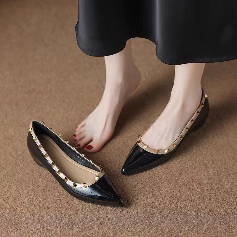 Fashion New Spring Rivet Pointed Toe Flat Shoes Women's Shallow Mouth Inside Heightening Versatile Soft Sole Single Shoes