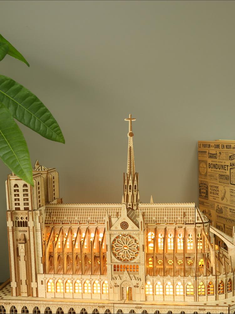 La celebre Cattedrale di Notre Dame puzzle 3D in legno giocattolo da assemblare fai-da-te ausilio didattico di geografia