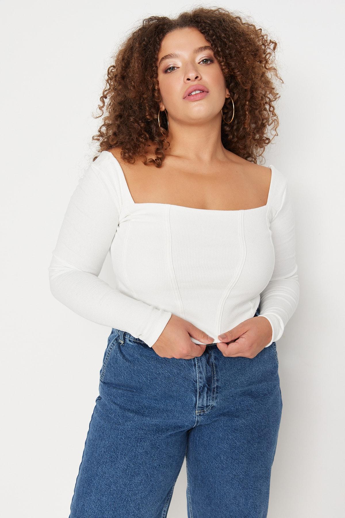 

Women s Style Plus Size Ecru Fitted Knitted Blouse with Piping Detail 3XL