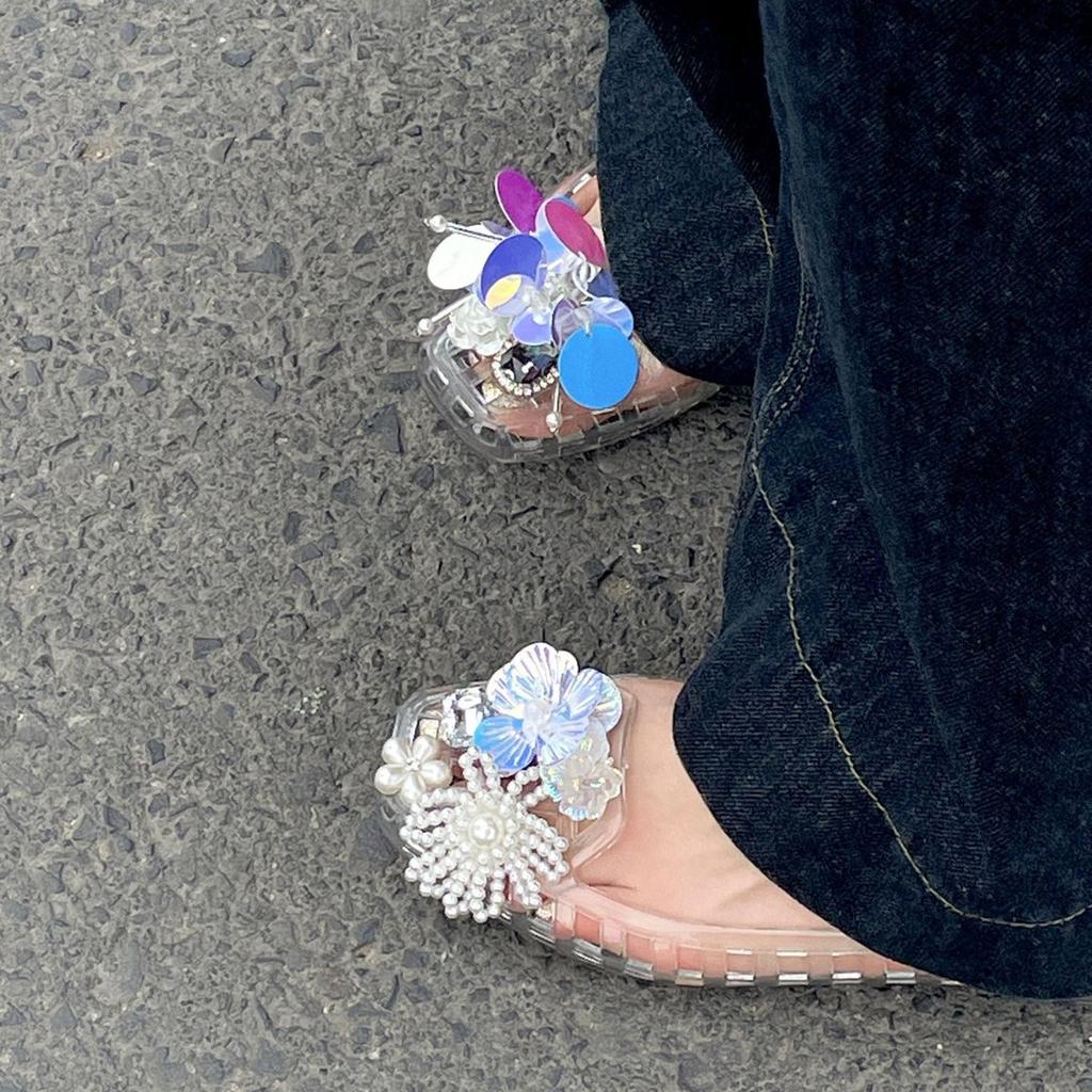 Popular Xiaoxiangfeng retro baotou flat-soled sandals women's 2025 summer outer wear skirt Korean version crystal jelly shoes