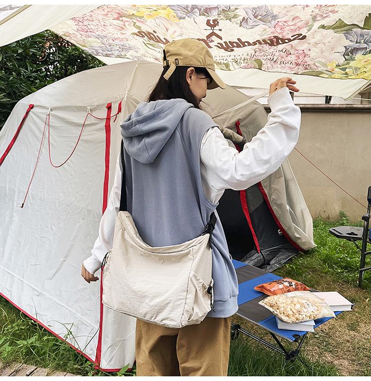 Women's Crossbody Messenger Bag - Trendy, Casual, Versatile, Solid Color, and Ideal for Street Fashion. Suitable for Men and Women.