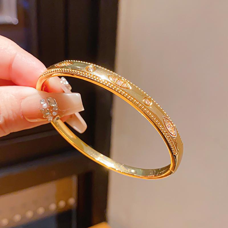 Браслет-бенгл из 18-каратного золота с циркониевым цветком: Французский ретро придворный стиль роскошный браслет