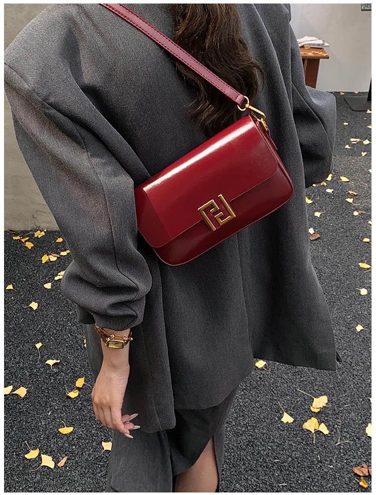 2025 Trendy Retro Chic Autumn/Winter Versatile Underarm Square Bag - High-End Commuter Shoulder/Crossbody