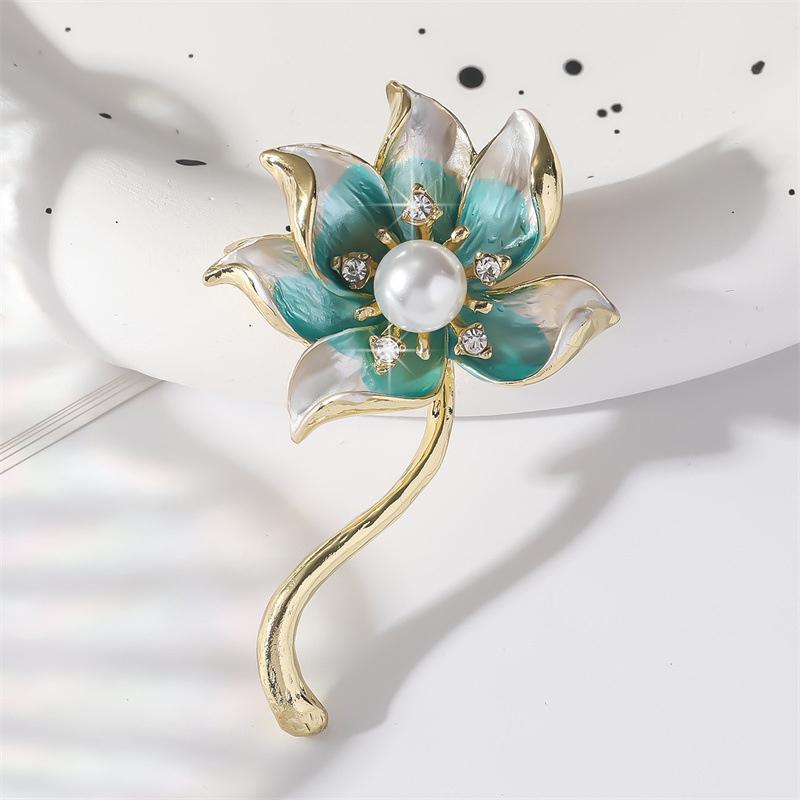 

Fashion Rhinestone Pearl Lotus Flower Brooches For Women Coat Jewelry Party Acccessries A2
