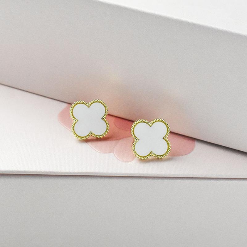 The New Four-Leaf Clover Earrings Simple Versatile Senior Light Luxury Temperament Simple Sweet Earrings