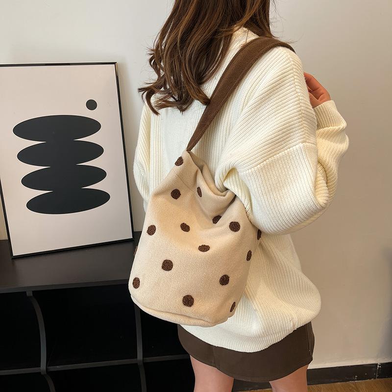 Winter Large-capacity Woolen Bag Women's 2025 New Fashion Polka Dot College Wind Bucket Bag Versatile Messenger Bag