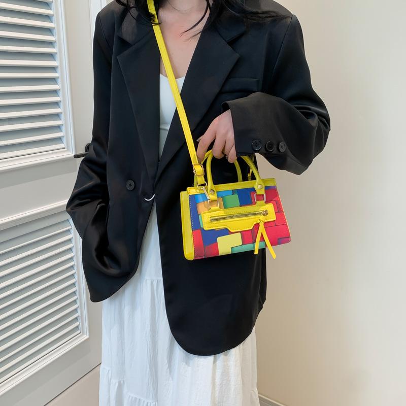 2025 Spring and Summer New Internet Celebrity Personality Fashion Contrasting Handbag Foreign Style Versatile Ins Shoulder Messenger Small Square Bag