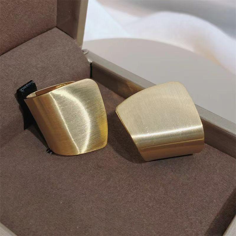 Vintage Brushed Texture Earrings for Women Irregular Geometric Pearl Stud Earrings Fashion Exquisite Banquet Party Jewelry Gifts