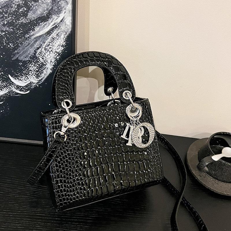 

Новая модная женская сумочка универсальная высококлассная сумка через плечо, портативная и изысканная 16cm*19cm*11cm