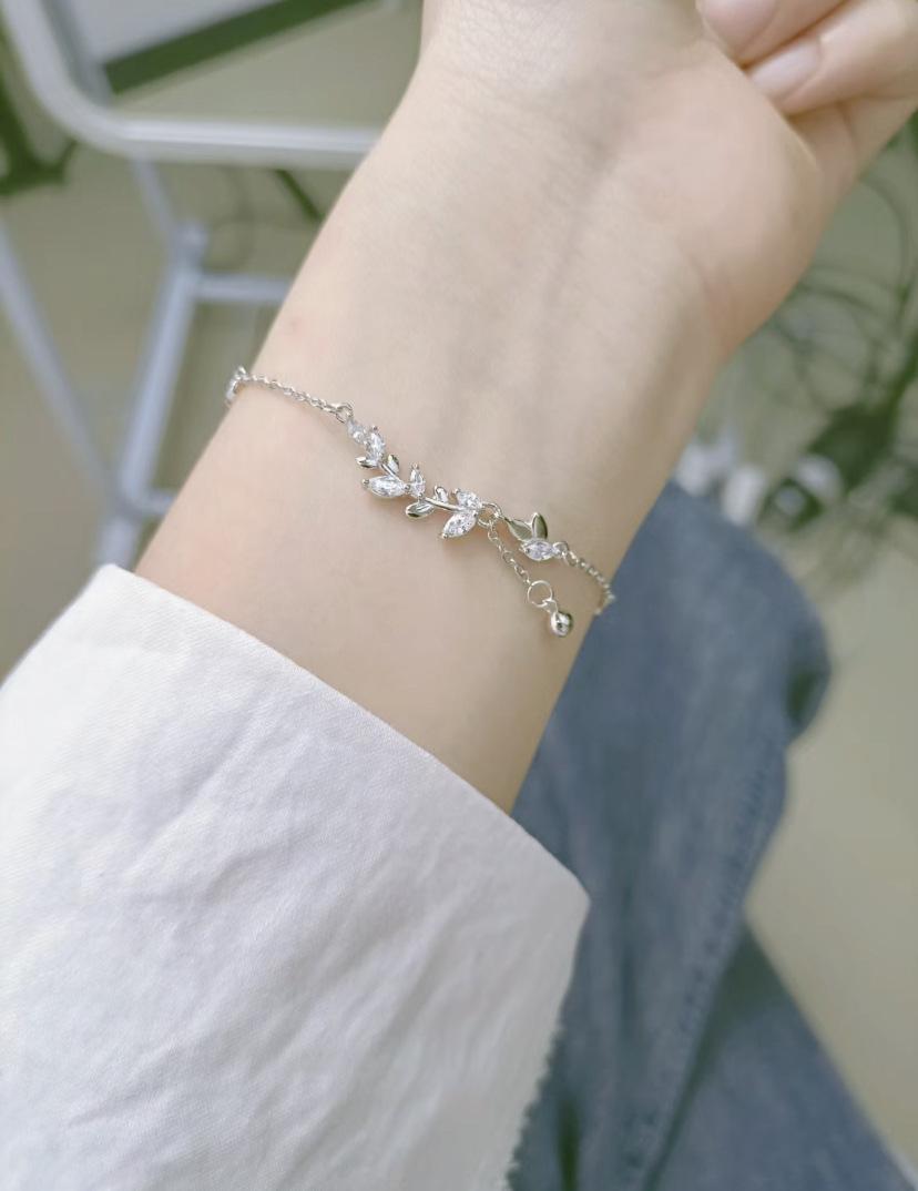 Simple Silver Color Alloy Leaf Clavicle Chain Necklace for Women Trendy Crystal Choker Fashion Jewelry Women s Accessories