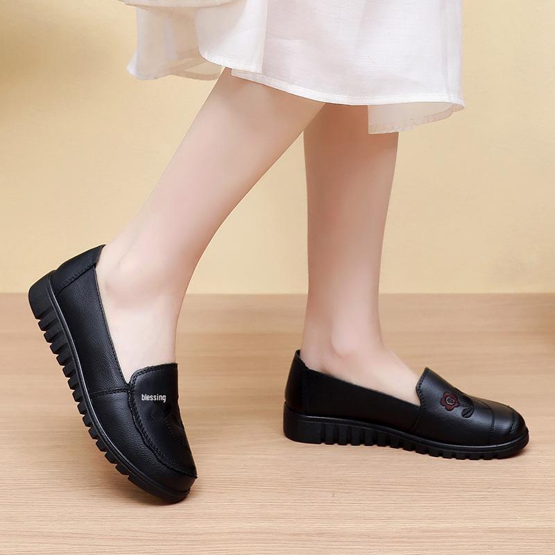 Ladies' Genuine Leather Loafers - Soft Sole Comfort Shoes for Spring & Autumn. Perfect for Middle-aged and Elderly Women.