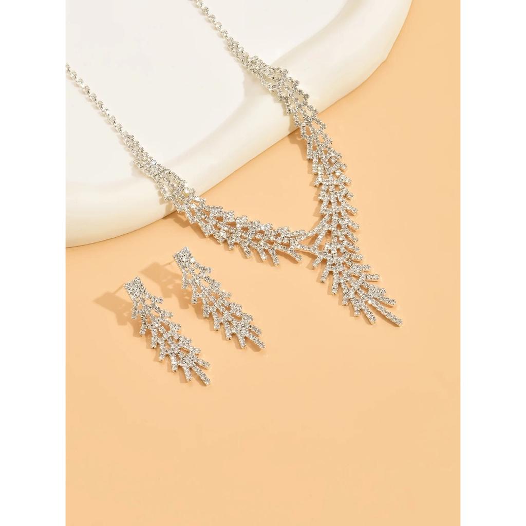 3 Fashionable and Elegant Women's Dazzling Flower Rhinestones V-shaped Necklaces, Earrings, Gorgeous Jewelry, Date Gifts
