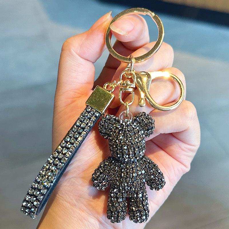 High-End Diamond-Encrusted Violent Bear Keychain, Fashionable Light Luxury Girls' Car Key Chain Pendant, Exquisite Bear Keychain.