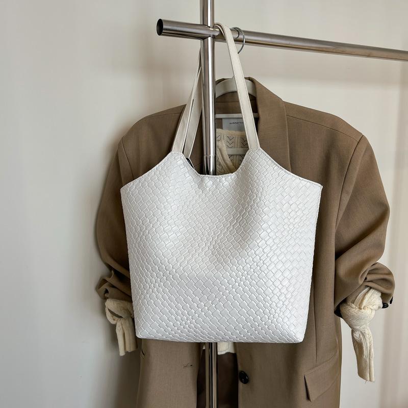 

Women s large-capacity shoulder bag 2025 winter new versatile bag underarm bag tote bag tide