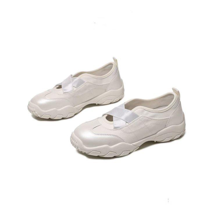 New Chinese ballet style little white shoes women's 2025 autumn new popular streamer style ins trendy brand versatile single shoes