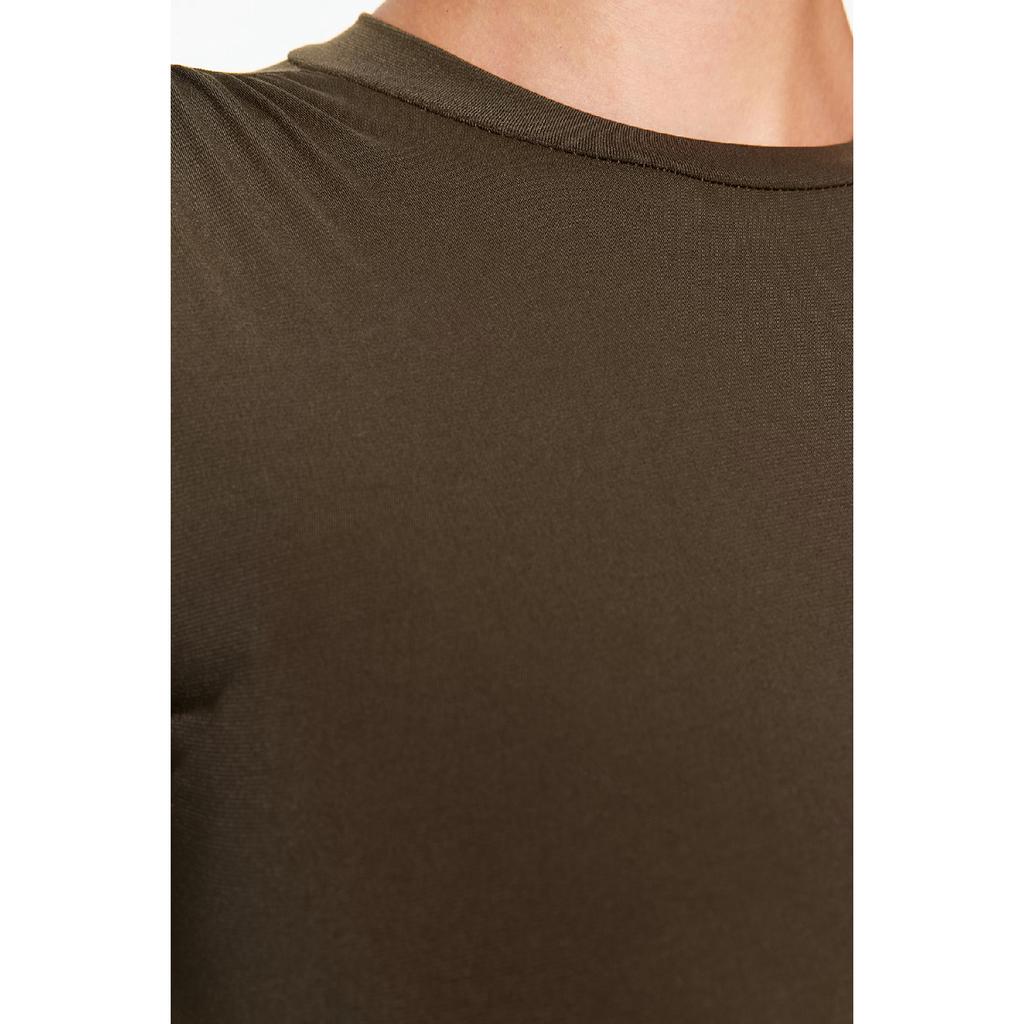 Schwarze, eng anliegende, eng anliegende, dehnbare Strickbluse mit hohem Kragen und gerafften Ärmeln Twoaw23el01391