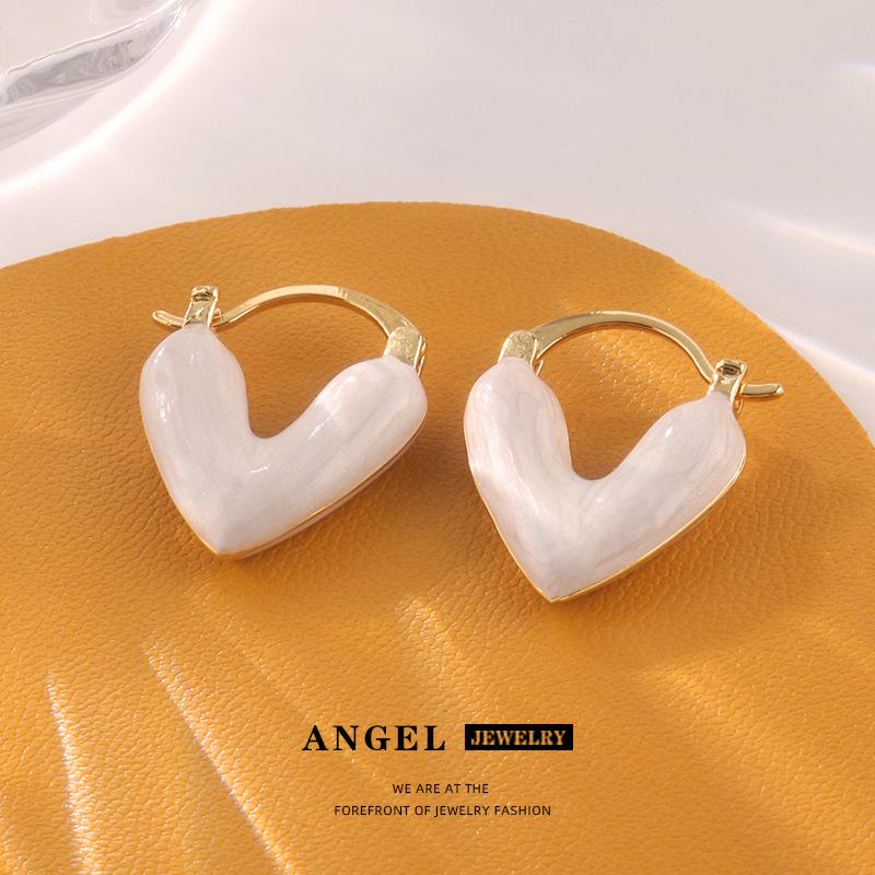 

Minimalist Y2K Heart Drip Earrings: French Light Luxury Ear Cuffs for Women