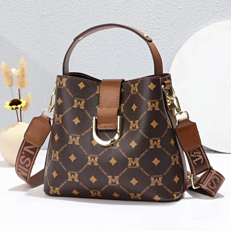 This year's popular bag 2025 new bag women's messenger bag casual pass women's bag bucket bag