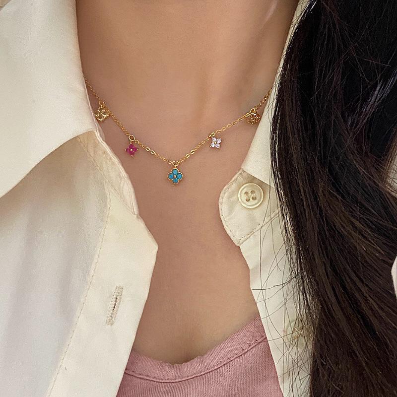 S925 Sterlingsilber Bunte Vierblättriges Kleeblatt Halskette - Damen Leichter Luxus Mode, Stilvolle Schlüsselbeinkette, Vielseitiges und Modernes Design.