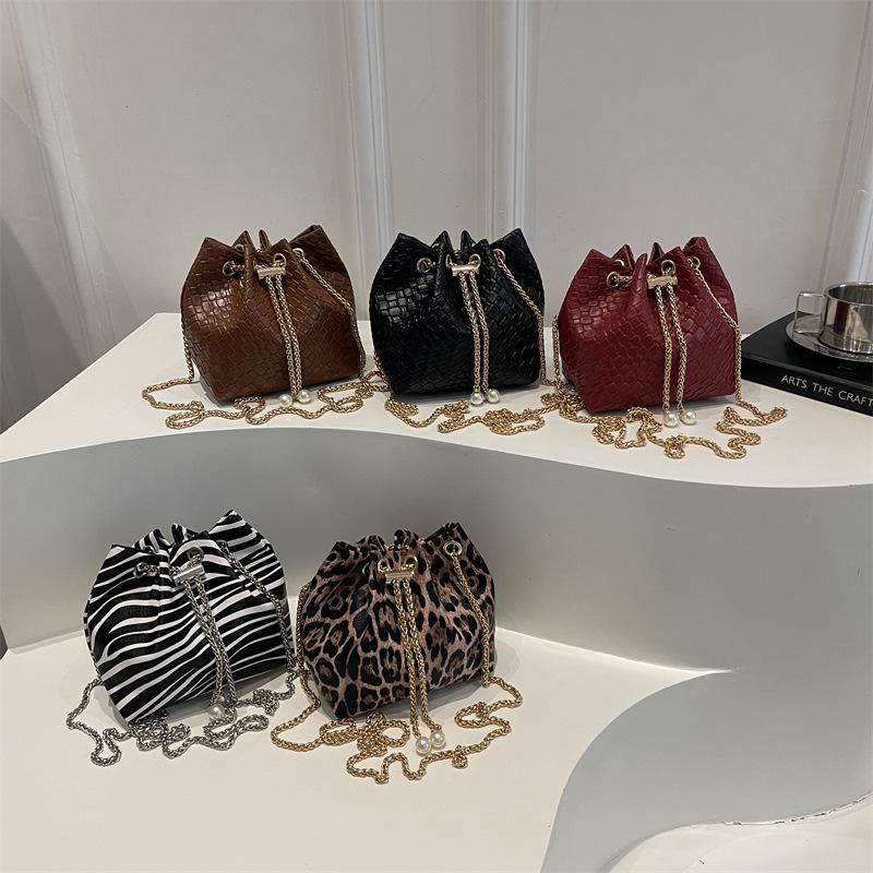 Fashion Woven Elegant Chain Bag for Women, Bucket Bag, Casual and High-end Single Shoulder Crossbody Bag