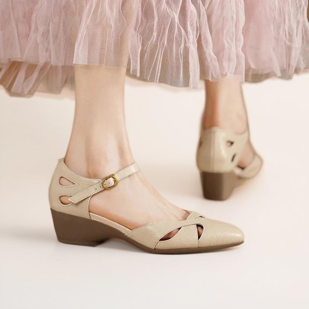 [British Light Luxury] Retro woven hollow Roman women's commuting versatile coarse heel pointed shallow mouth comfortable women's sandals