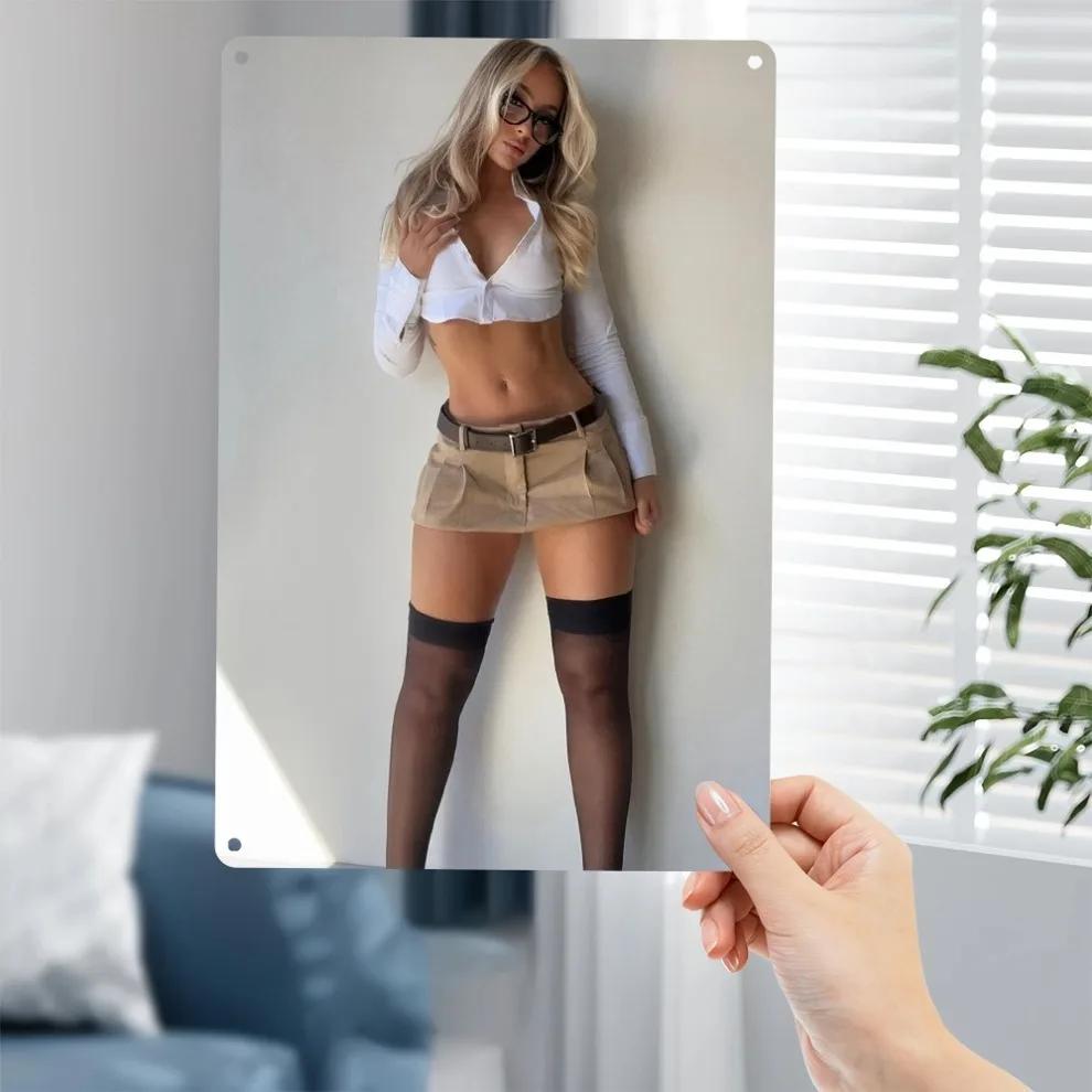 

Elegant Blonde Lady Metal Wall Art - 2D Iron Plaque Pre-Drilled Weatherproof 7.87x11.8in Indoor Outdoor Home Garden Festival 20x30cm（7.8x11.8inch）