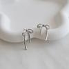 _FF40 Ribbon Drop Point Earrings