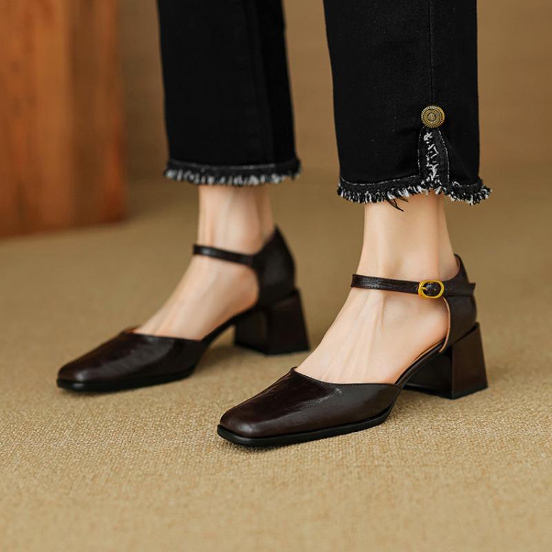 

Летние повседневные босоножки на высоком каблуке женские однотонные удобные туфли на мягкой подошве новые большого размера на толстом каблуке с квадратным носком и пряжкой кожаные w 40 чёрный