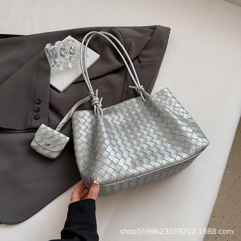Spring and summer new woven pattern commuter large-capacity tote bag women's shoulder bag handbag mother bag underarm bag