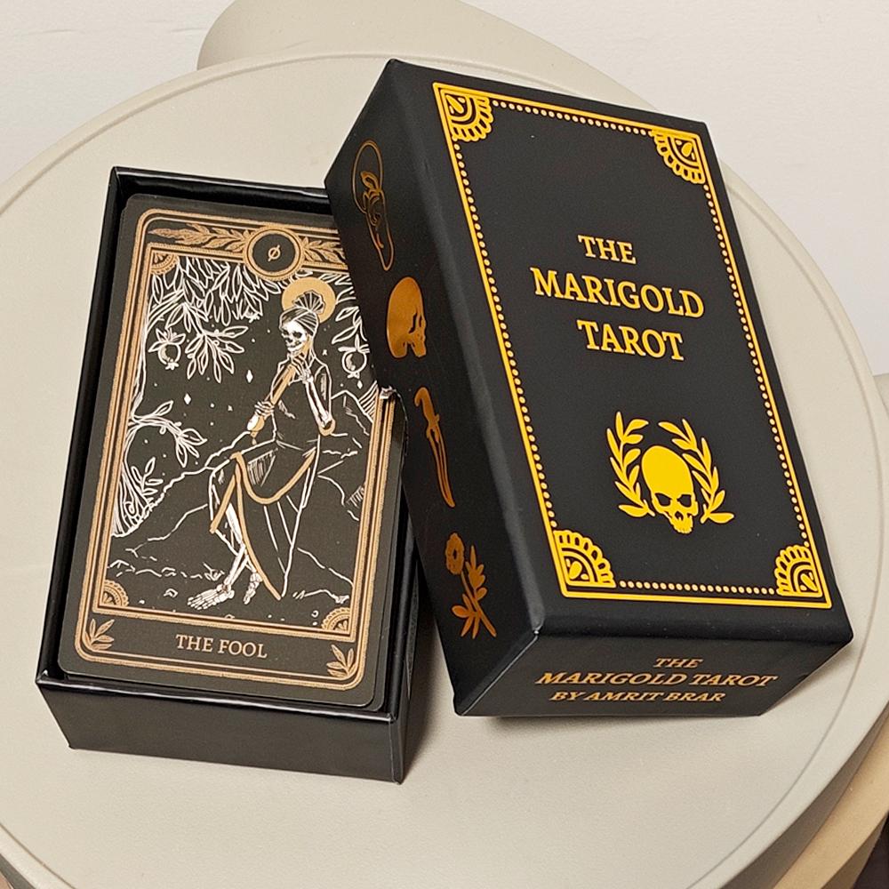 Il Mazzo di Tarocchi della Calendula: 78 Pezzi Carte Radicate nella Vita, Morte e Oro, 12*7cm Confezionate in Scatola Rigida (Cartoncino a doppia goffratura))