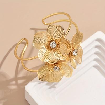 Élégant Bracelet Ouvert Doré 3D Floral pour Femmes - Jonc en Fer Réglable avec Accents de Pierres Précieuses, pour Tenue Décontractée ou Fêtes
