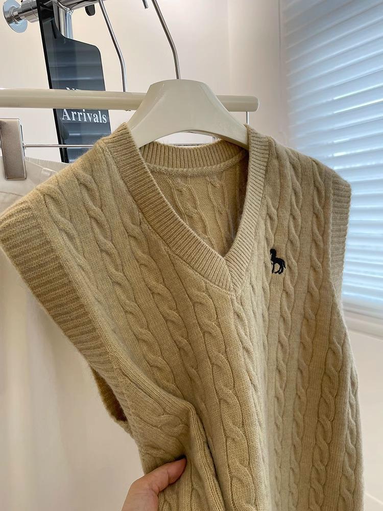 Retro Cable Knit V-Neck Sleeveless Vest for Women - Autumn/Winter Layering