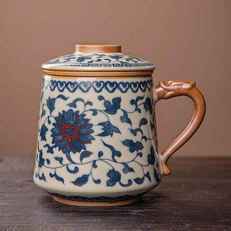 

Элегантная сине-белая фарфоровая чайная кружка