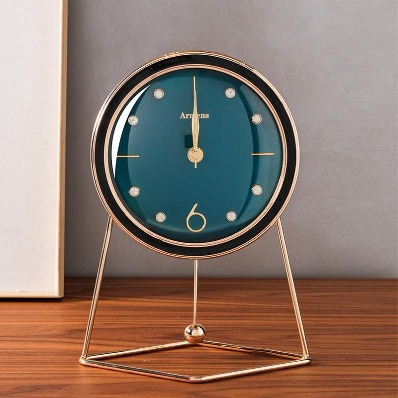 Luxury Leather Metal Table Clock Bedroom Bedside Table Pendulum Clock Home Decoration Desk Clock Living Room Clockwork Gadgets