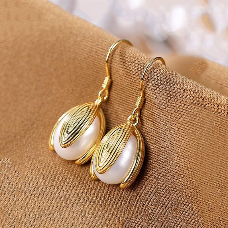 Design original Novo método antigo Ouro Artesanato Incrustado Pérola Flor Botão Brincos Personalidade Requintado Charme Senhoras Jóias de Prata