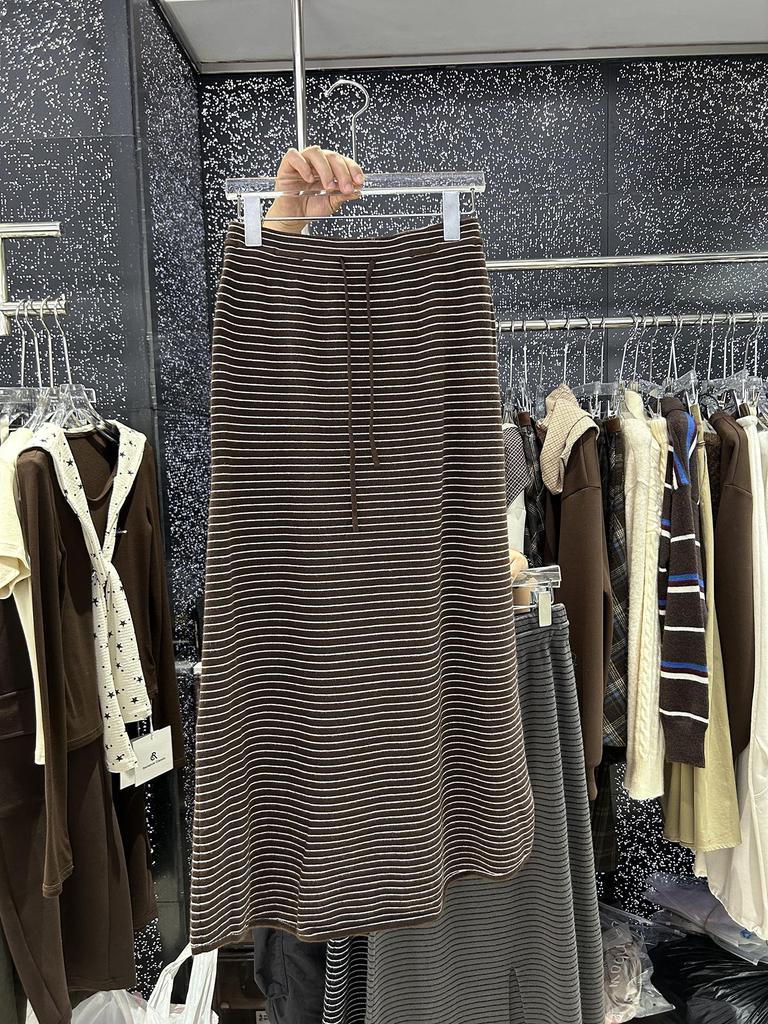 Women's Striped Knit Midi Skirt: High-Waisted, Elastic, Slimming, Back Slit, Perfect for Autumn and Winter.
