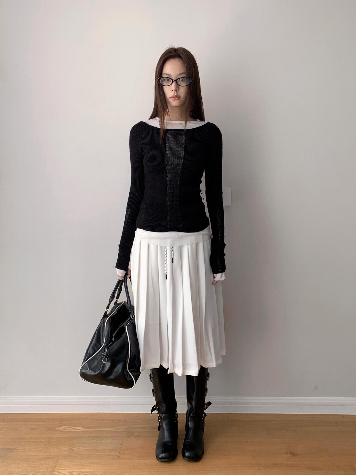 

Женский облегающий свитер корейской вязки LOOPIN с ажурной вязкой — длинный рукав, круглая горловина, осенний вариант.