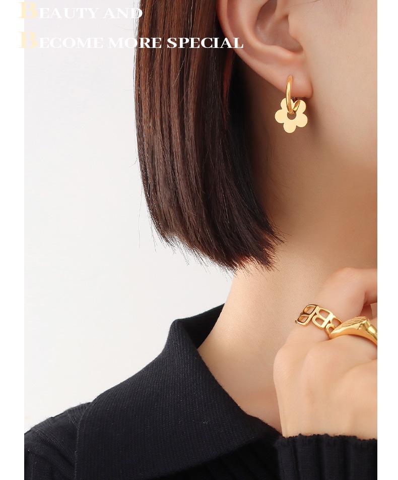 18K Gold Plated Stainless Steel Christmas Flower Ear Cuffs - European & American Style, Influencer-Approved, Cute Earrings.