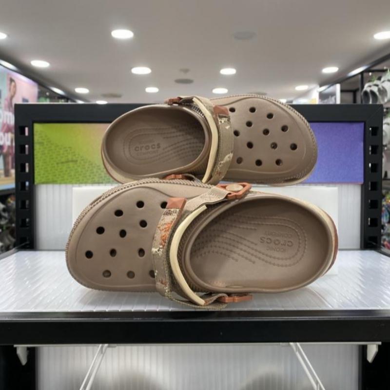 Crocs Hiker Xscape Clogs 209643 2q9