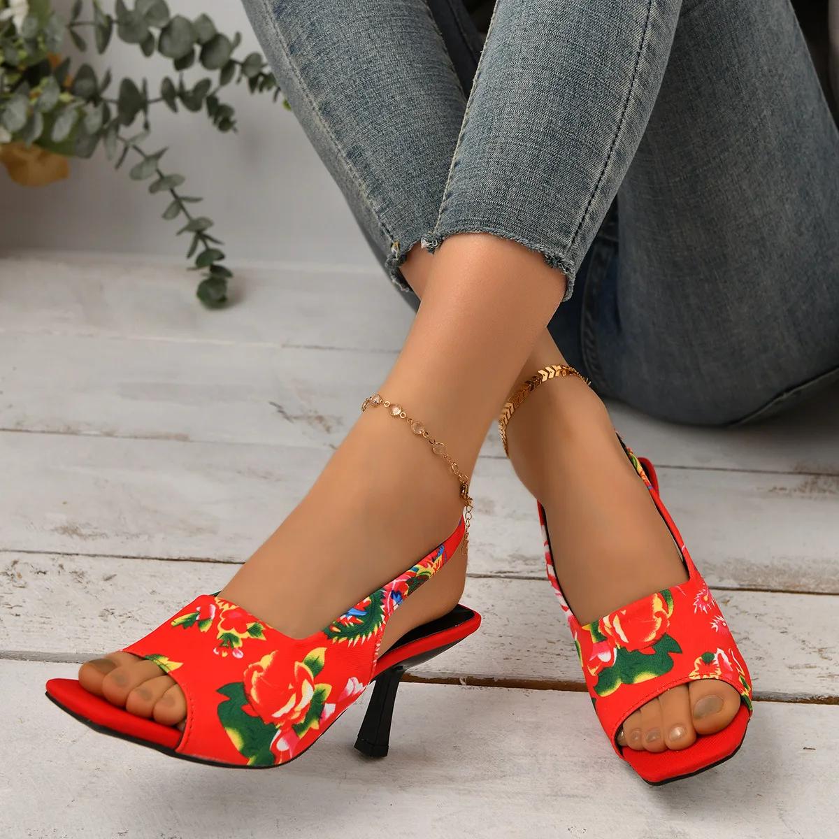 

Жіночі Босоніжки на Підборах Великий Розмір 43 Квітка Квадратний Носок Тонкі Підбори Відкритий Носок Одна Лінія Холодні Шльопанці Платформа 43 червоний